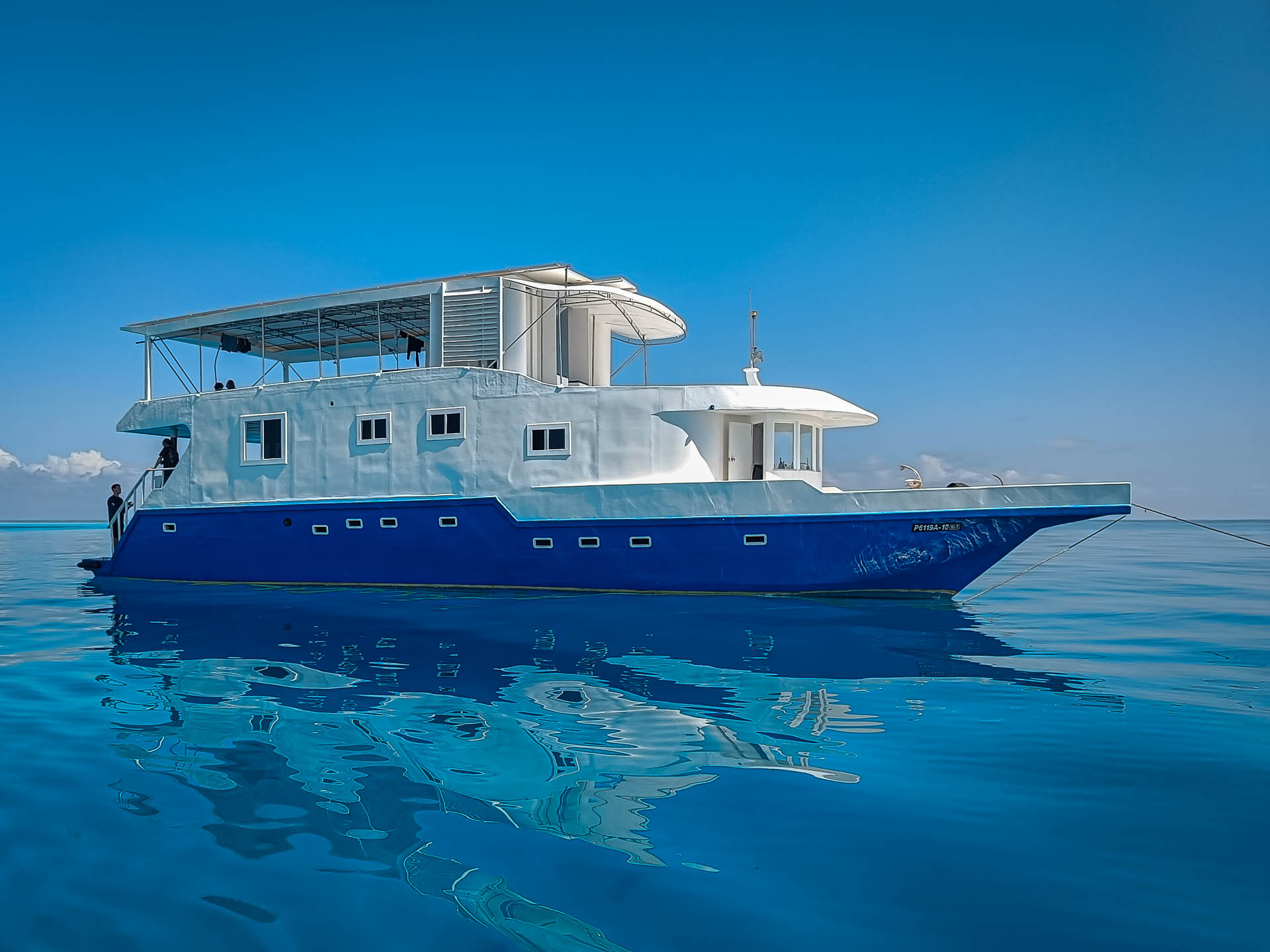 Noah Surfari Maldives – Vue du bateau depuis la mer