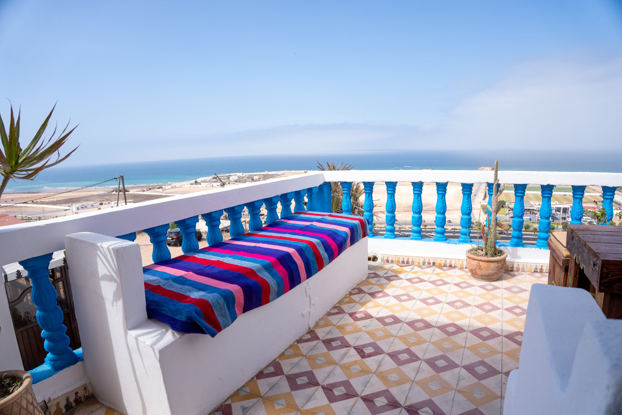 Dynamic Loisirs Tamraght – terrasse panoramique avec espace lounge