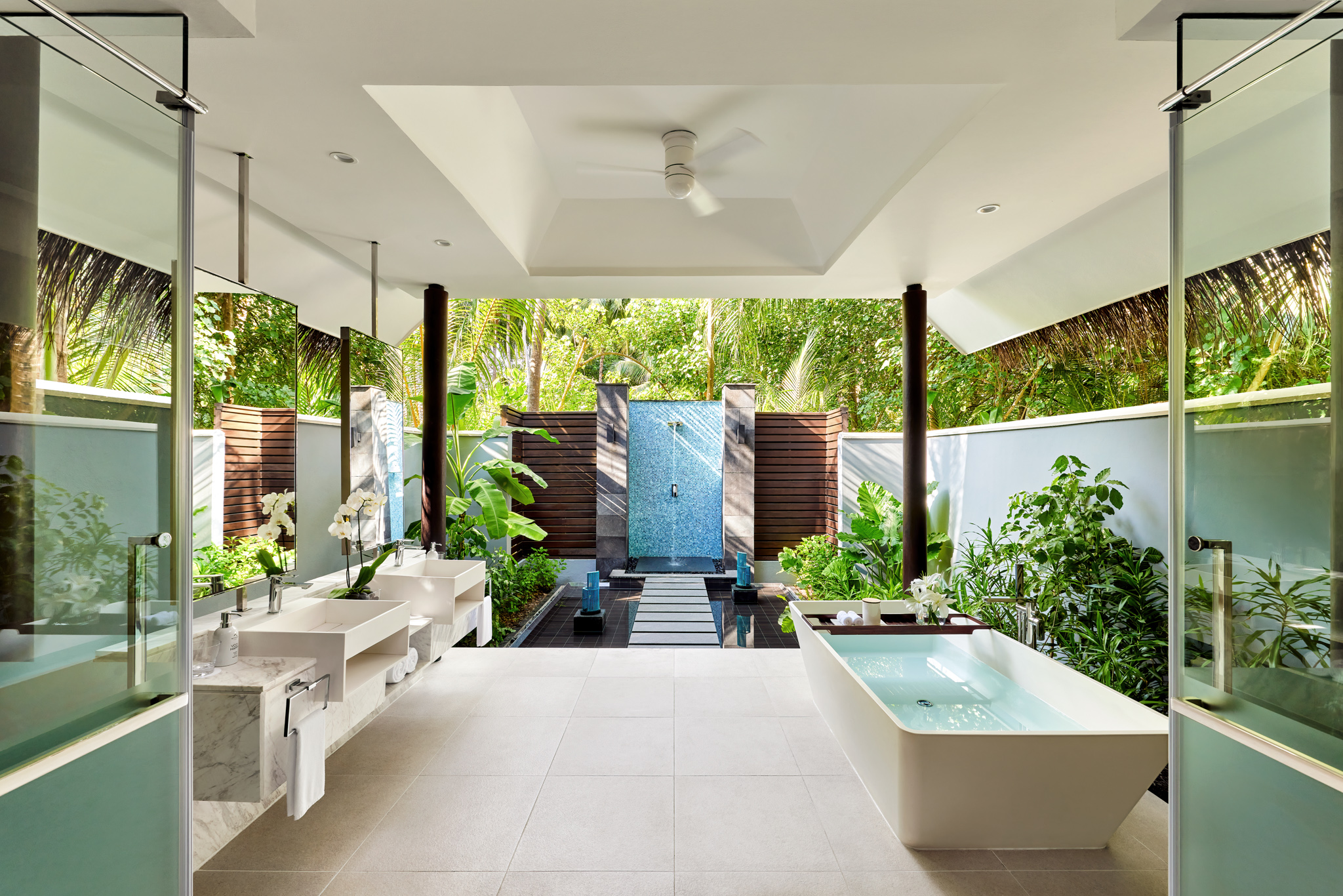 Niyama Private Islands - Deluxe Beach Pool Villa Bathroom