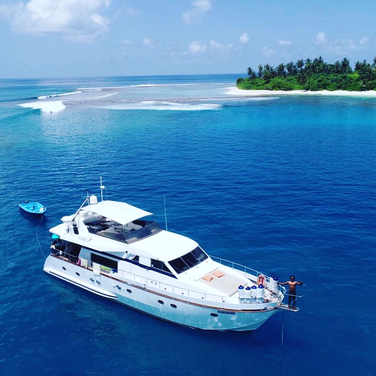 Fascination Maldives – Yacht face à un spot de surf aux Maldives