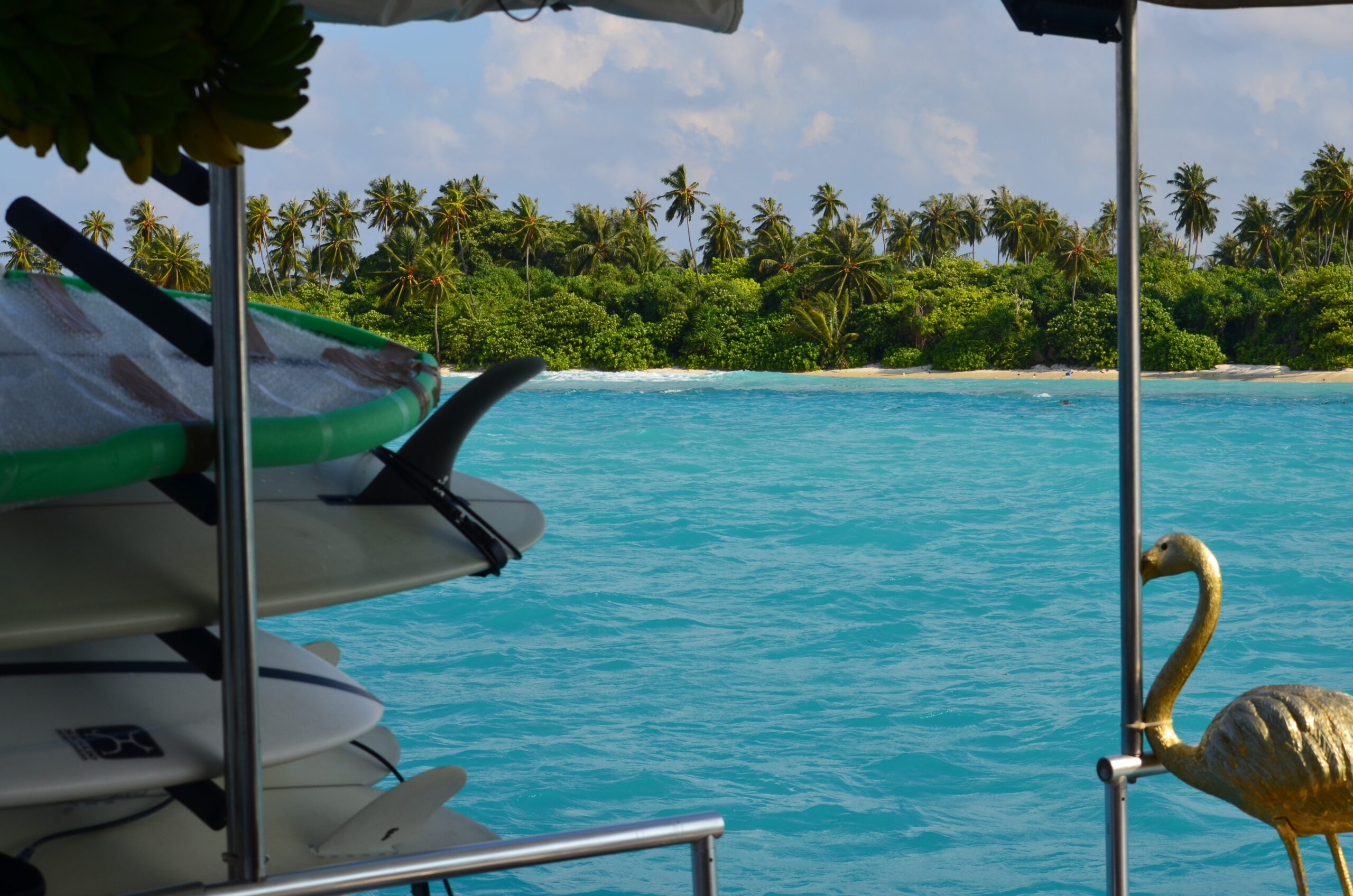 Fascination Maldives – Planches de surf face à une île des Maldives