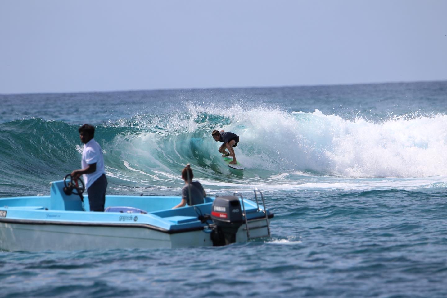 Surf aux Maldives – Vague parfaite sur un reef