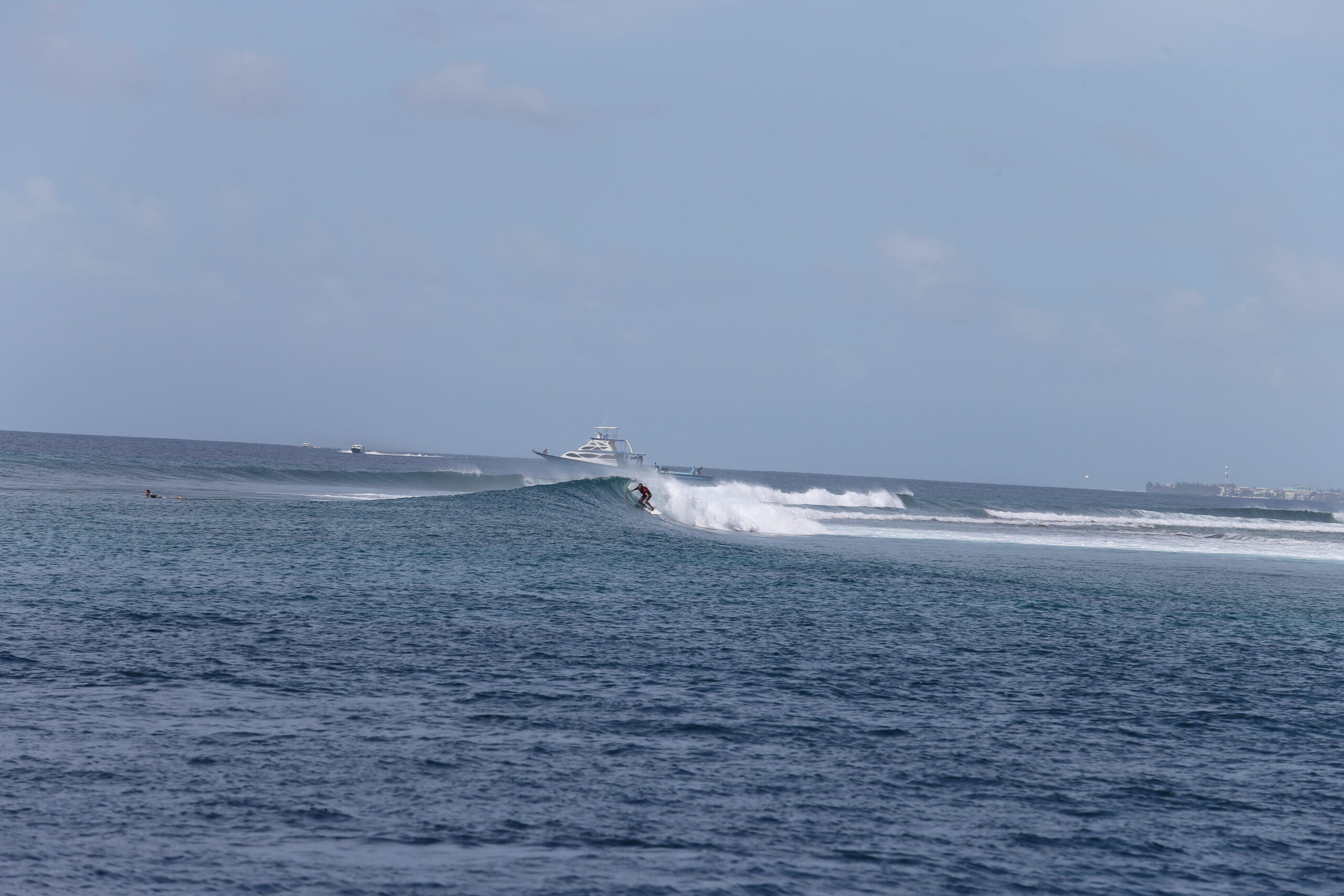 Surf aux Maldives – Vague parfaite sur un reef