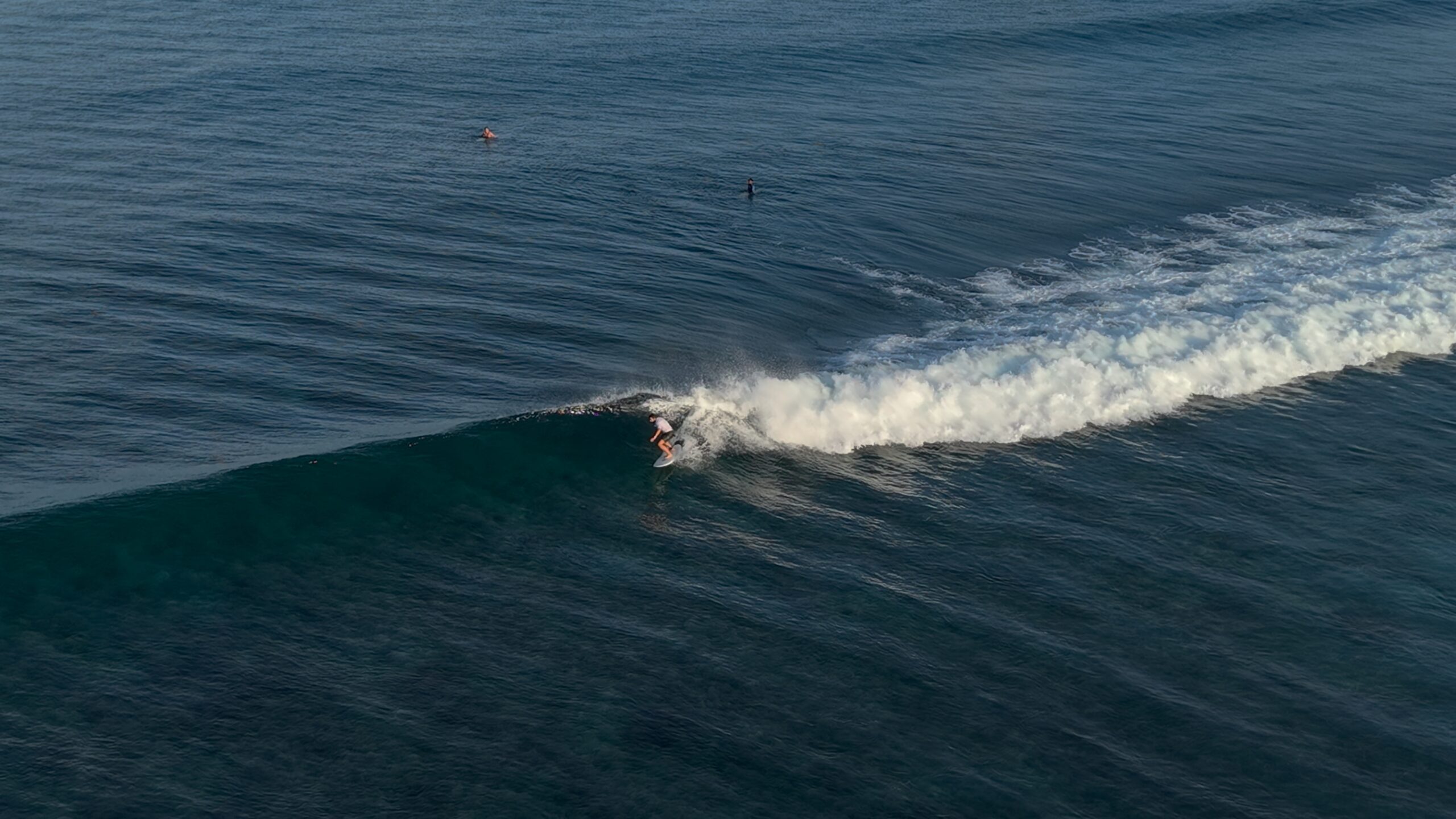 EQ Surf Retreat and Medhufushi : le surf