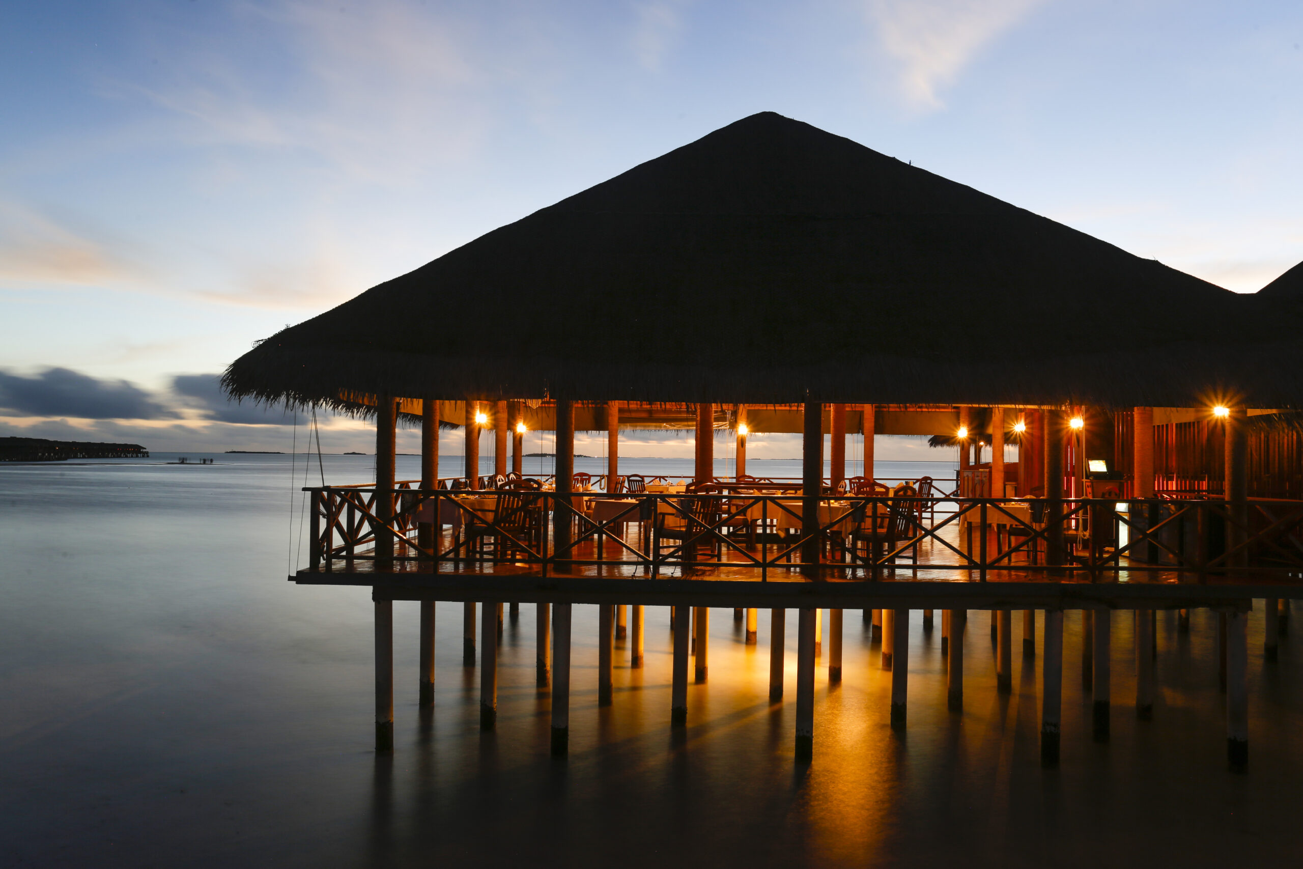 EQ Surf Retreat and Medhufushi : lfresco Restaurant