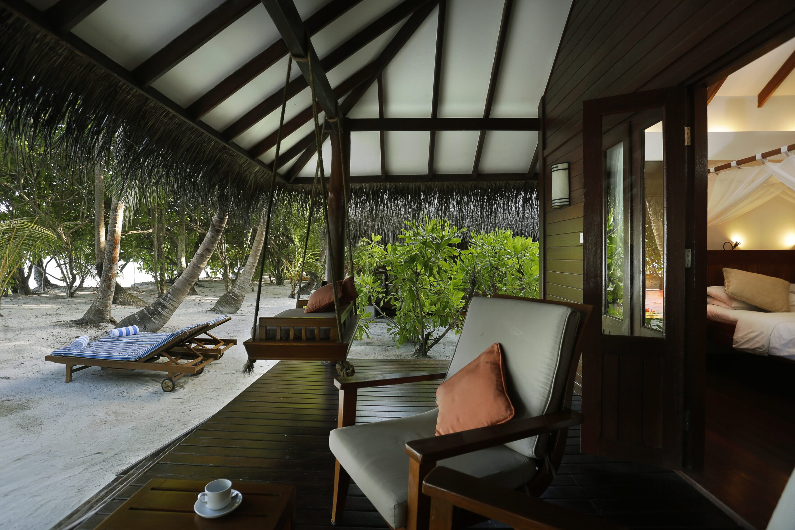 Medhufushi - Beach Villa Deck
