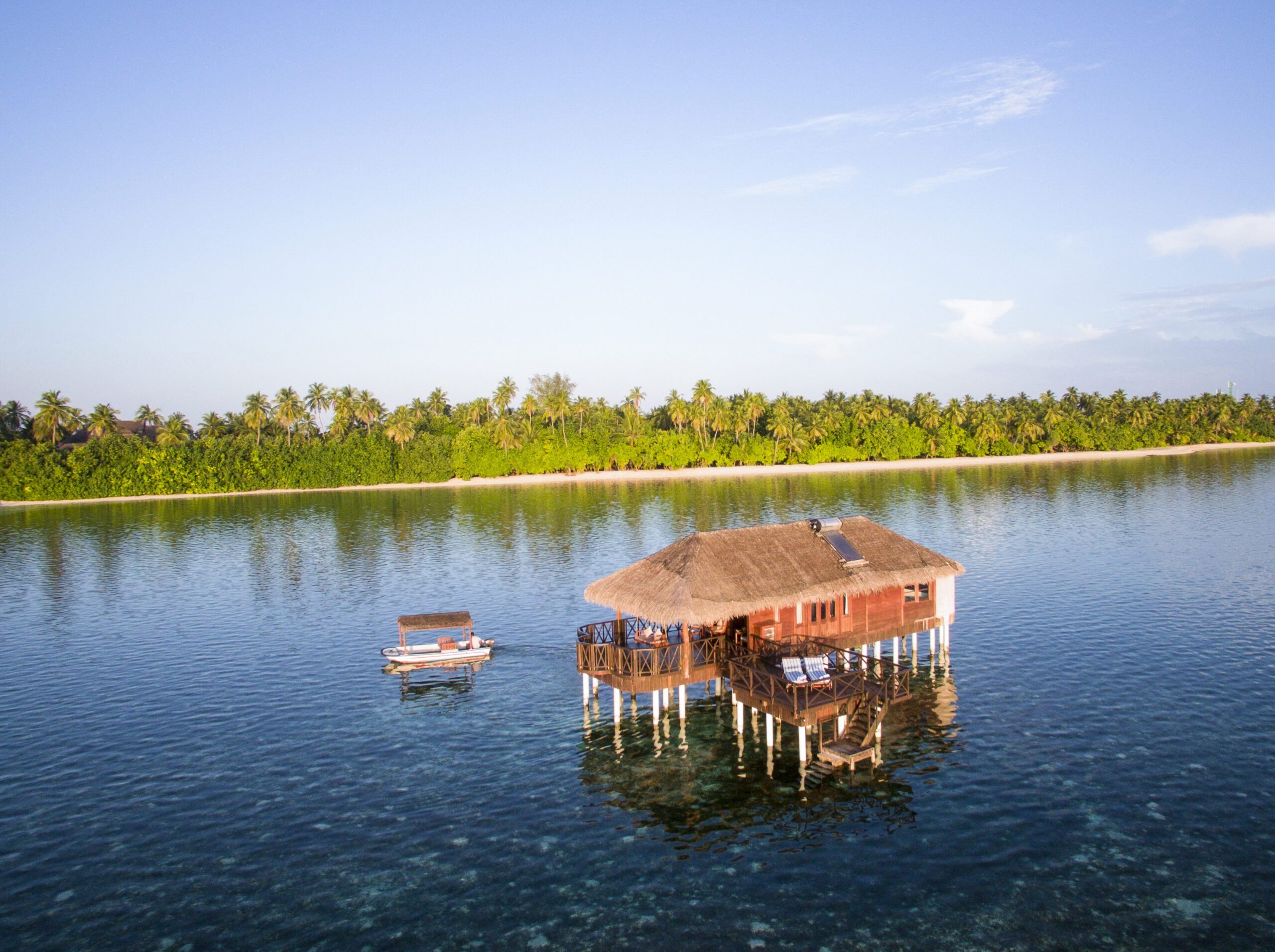 EQ Surf Retreat and Medhufushi : Une Lagoon Suite
