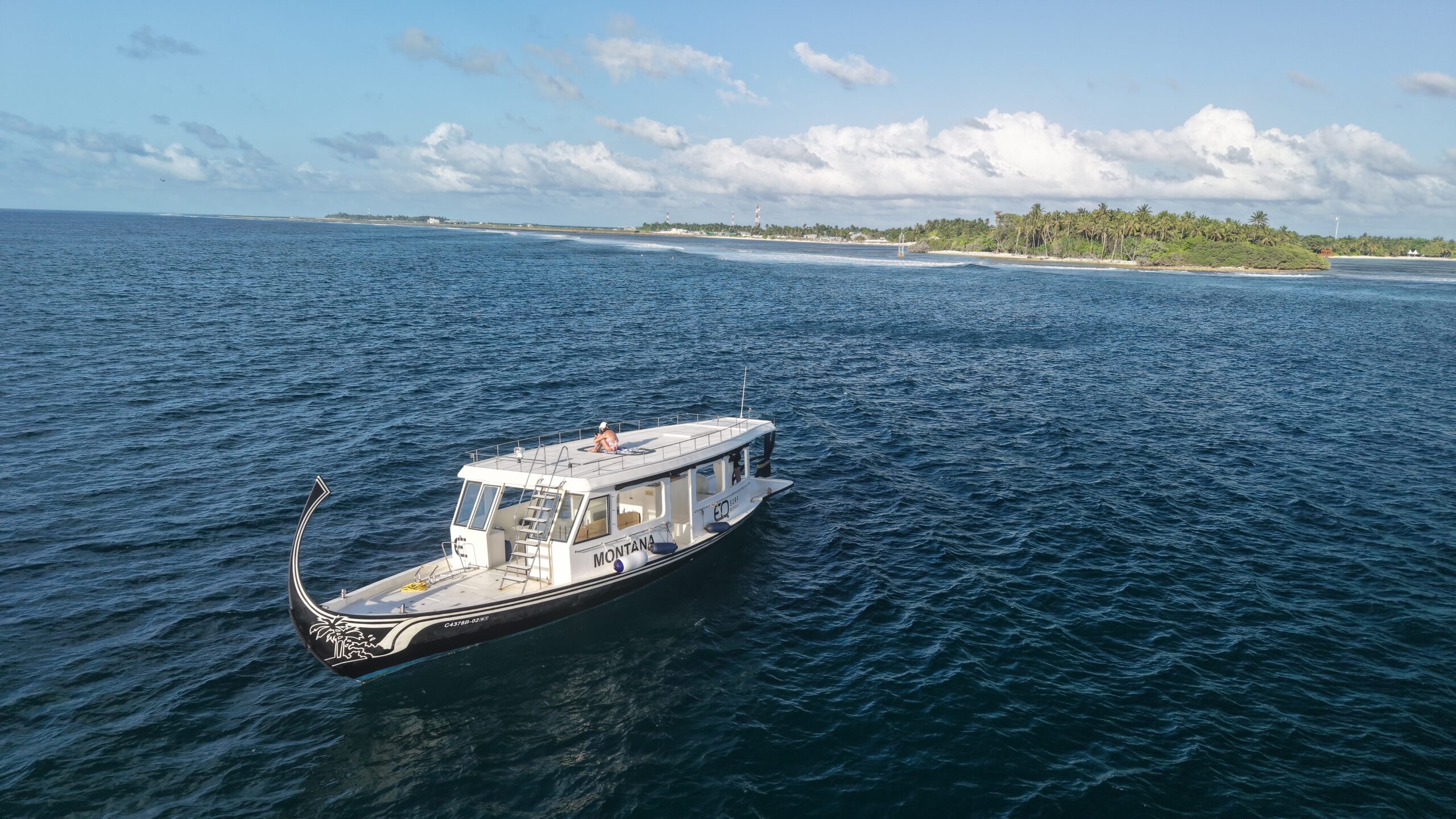 EQ Surf Retreat and Medhufushi : notre dhoni
