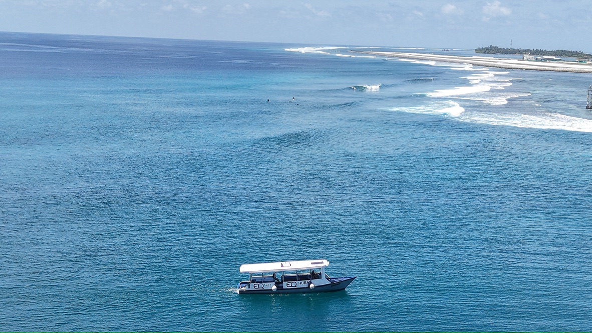 EQ Surf Retreat and Medhufushi : notre dhoni