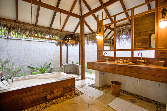 EQ Surf Retreat and Medhufushi : Une Beach Villa Suite