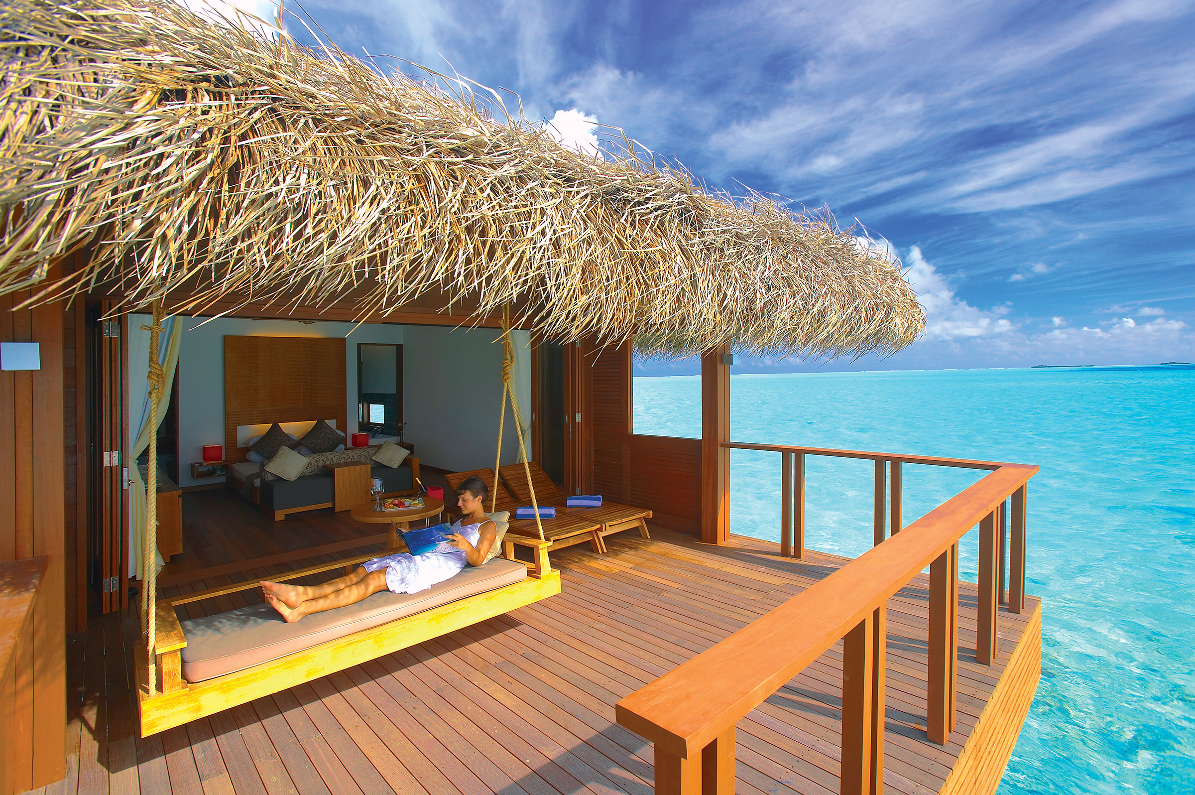 EQ Surf Retreat and Medhufushi : Une water villa