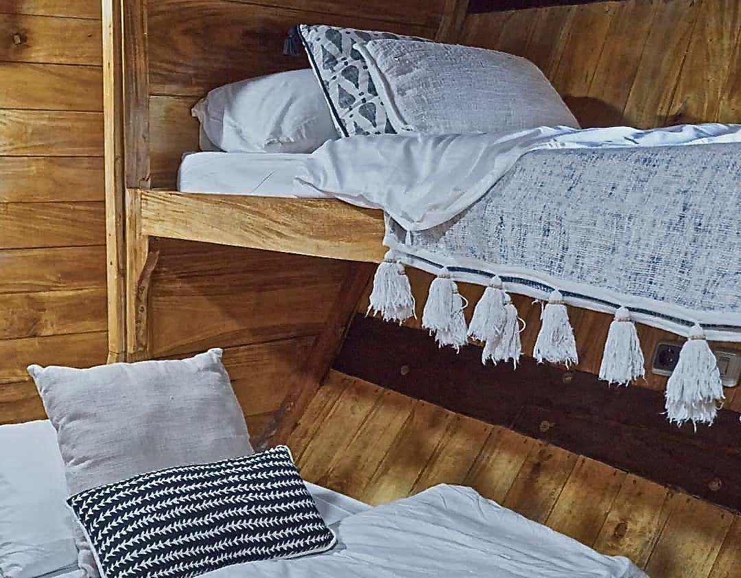 Raja Ombak - Cabin with 4 single beds 3