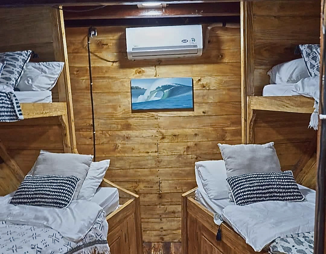 Raja Ombak - Cabin with 4 single beds 4
