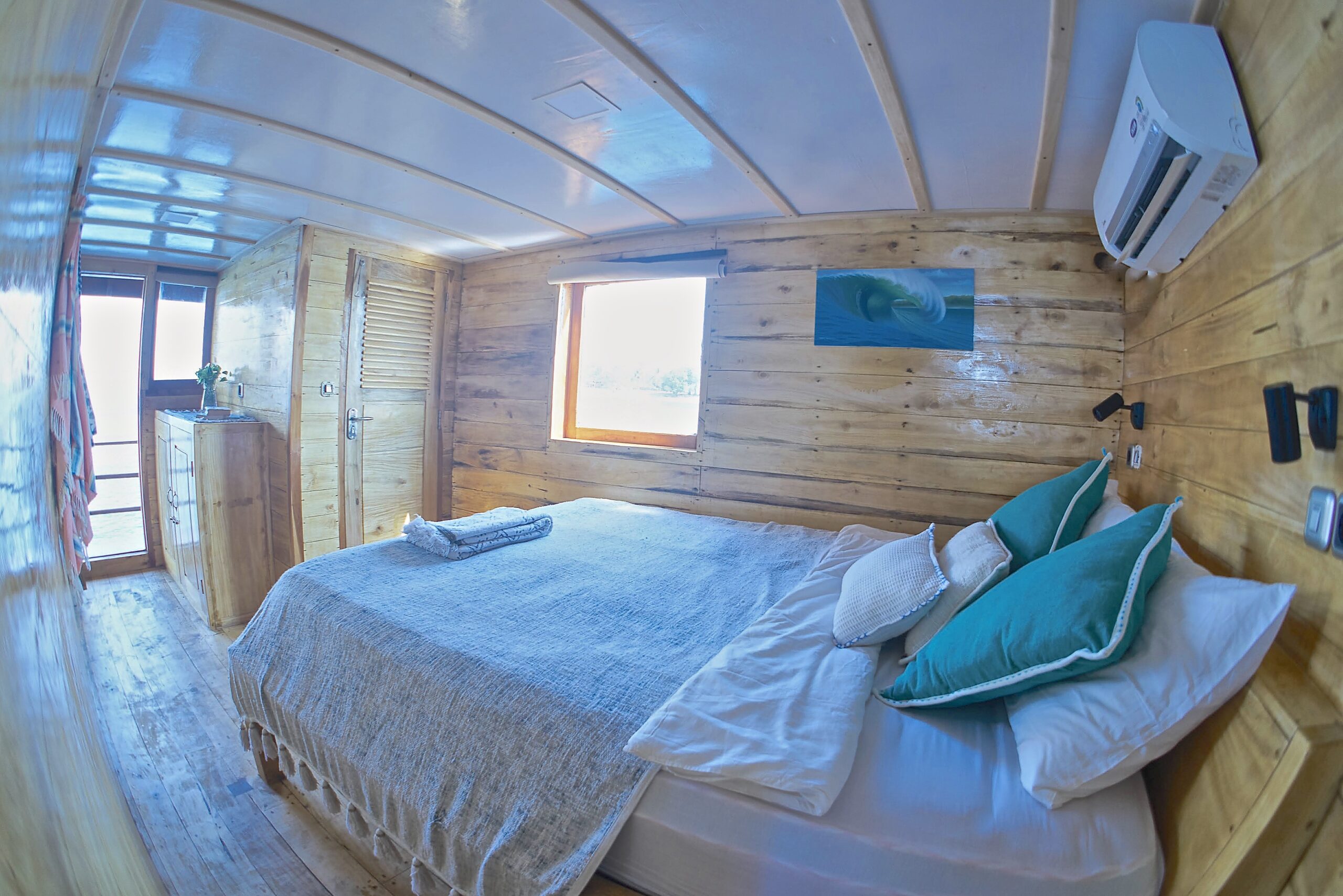 Raja Ombak :Queen bed