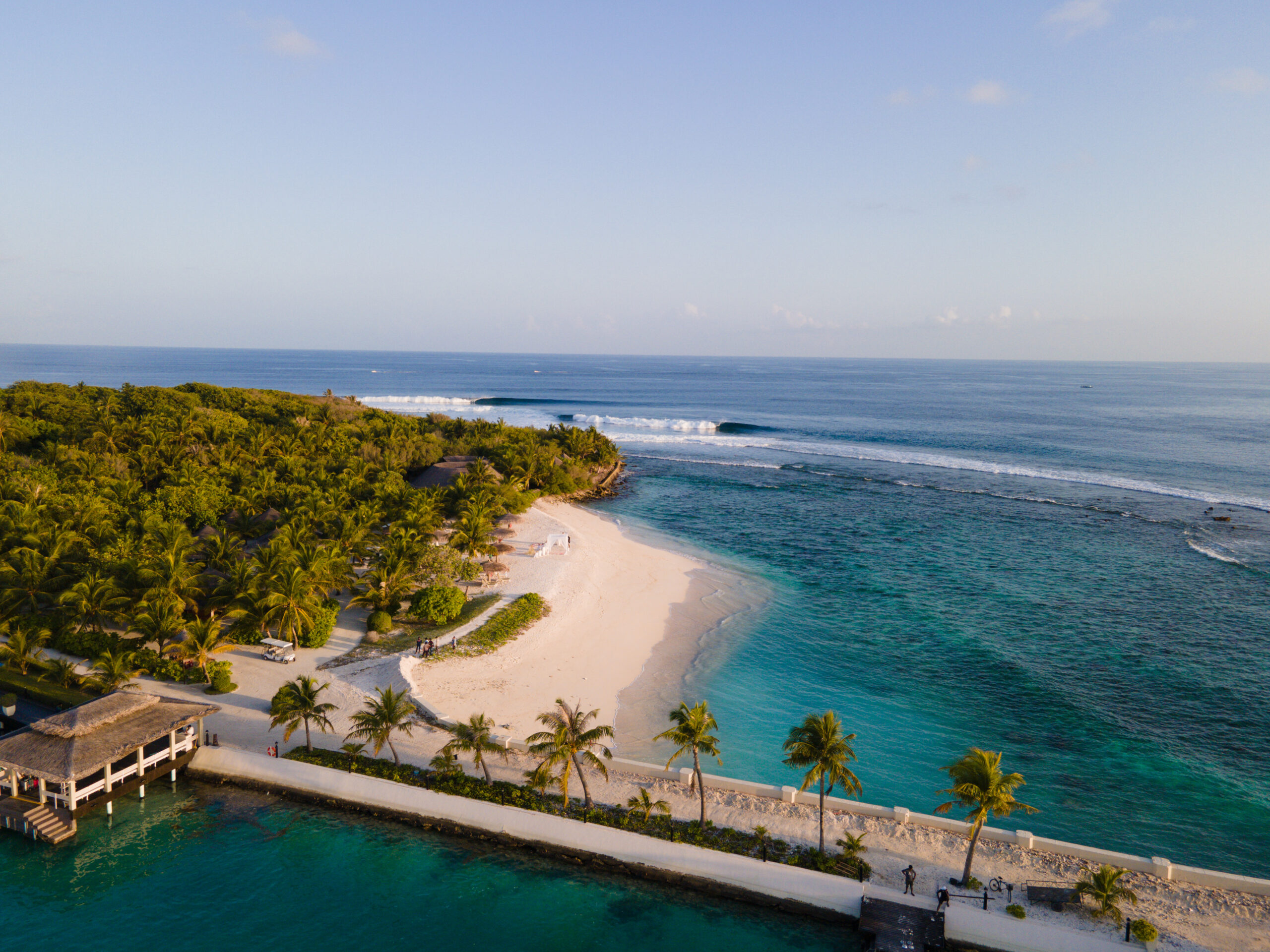 Hudhuranfushi Maldives – Nouvelle plage face à l’océan et Lohis au large